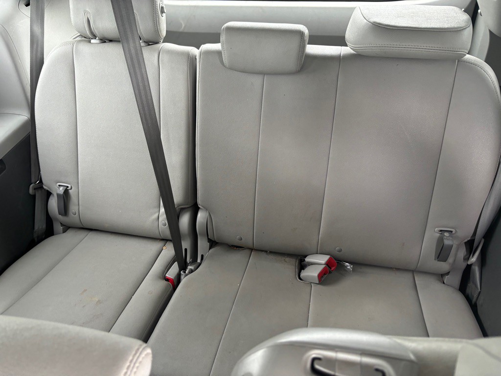 2016 Toyota Sienna Image 9