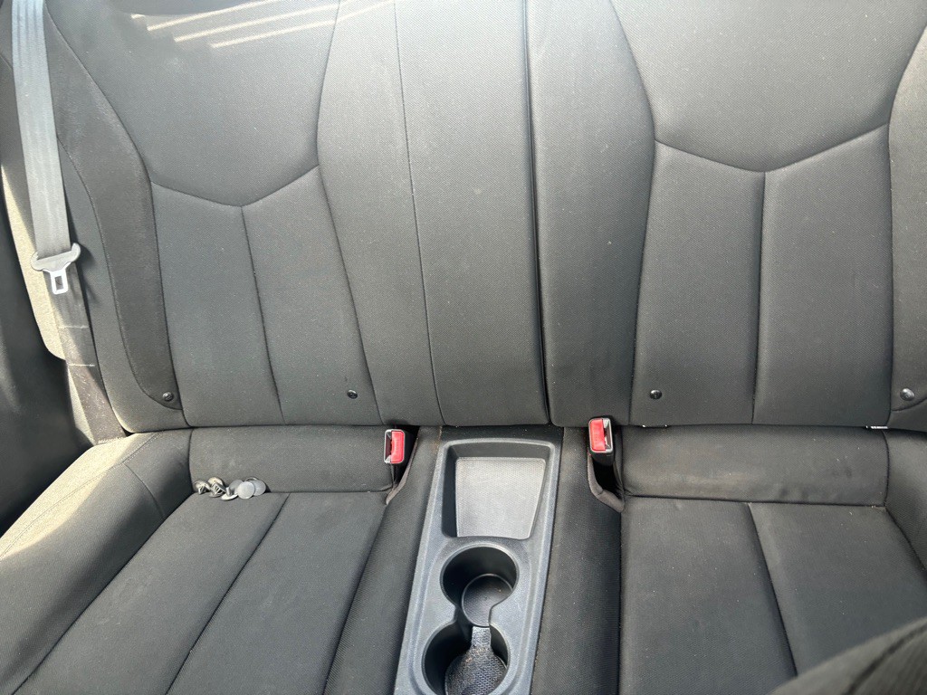 2016 Hyundai Veloster Image 9