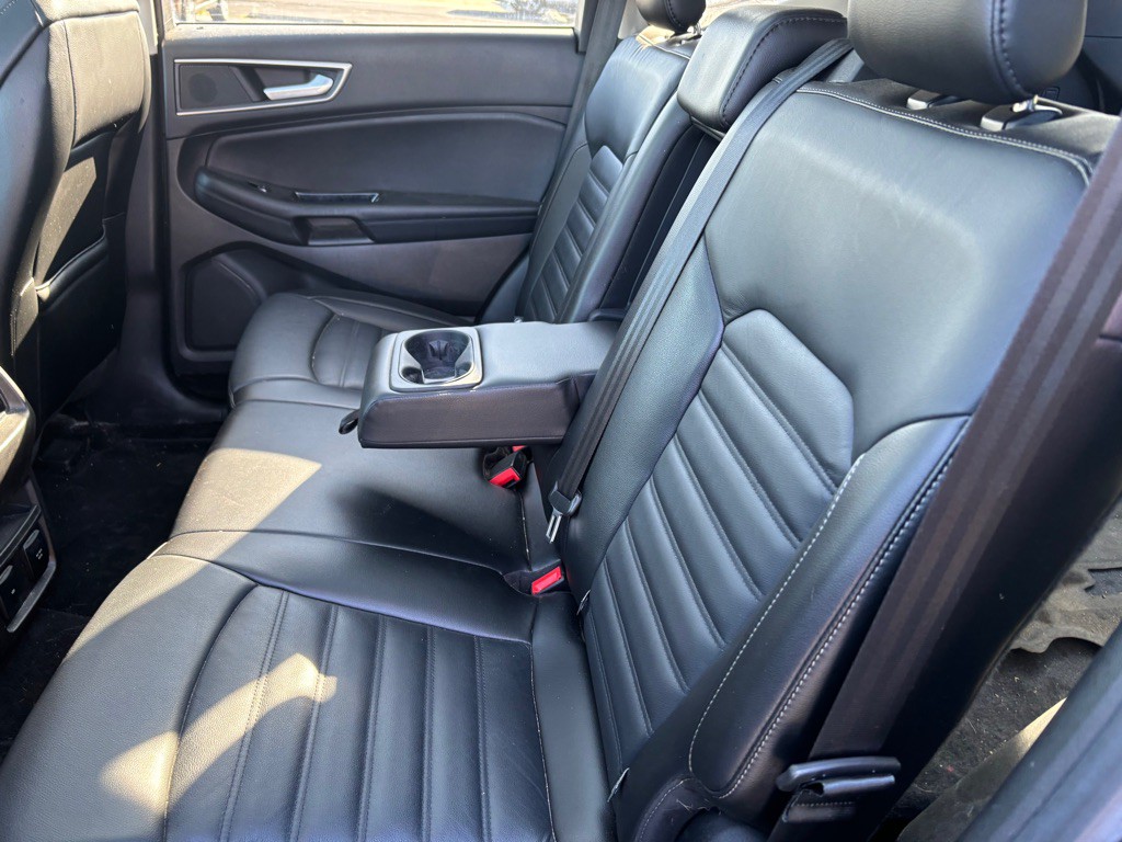 2017 Ford Edge Image 9