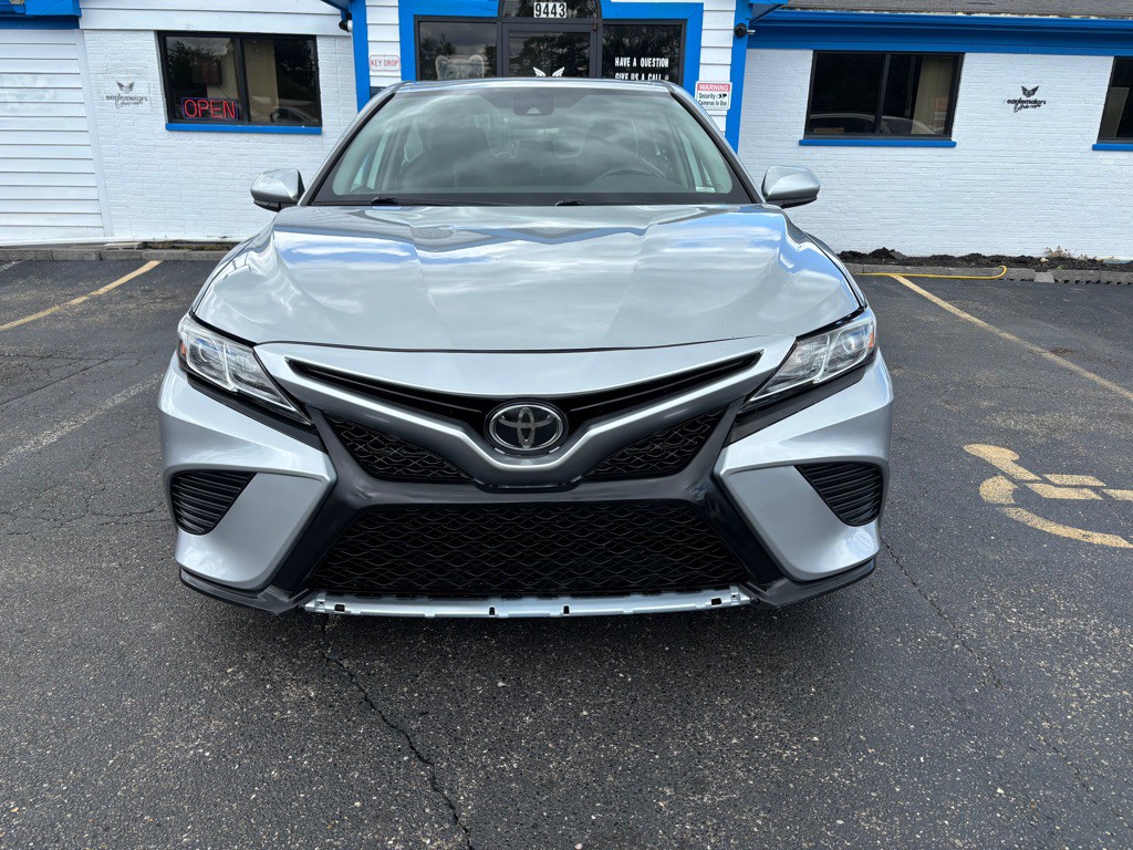 2019 Toyota Camry Image 2
