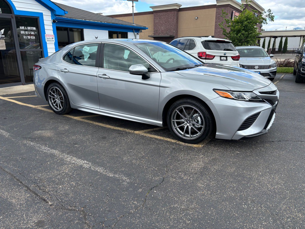 2019 Toyota Camry Image 3