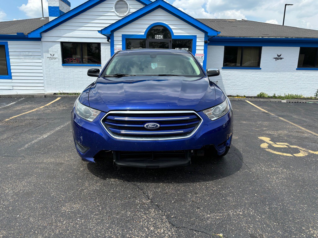 2013 Ford Taurus Image 2
