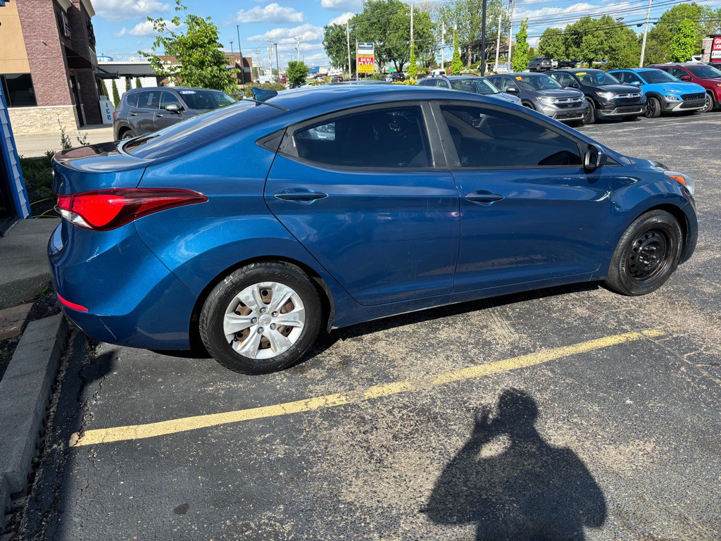 2016 Hyundai Elantra Image 4