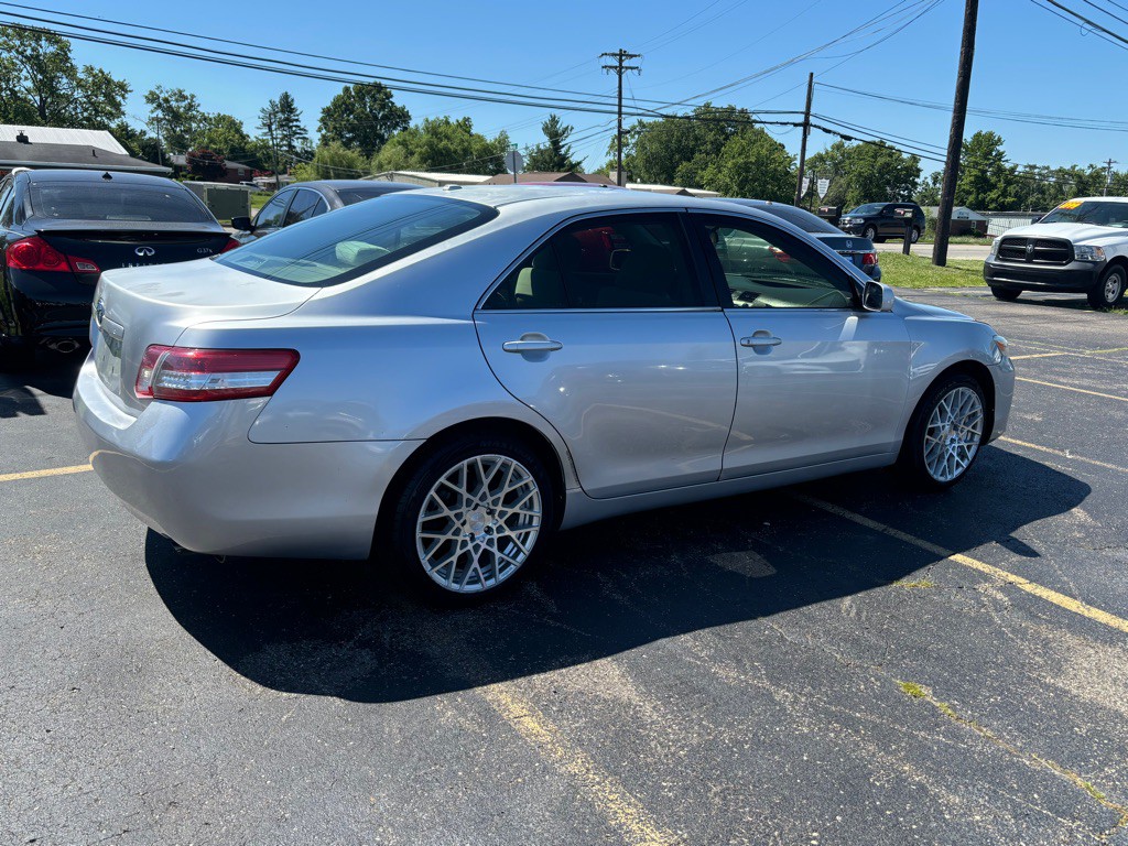 2011 Toyota Camry Image 2