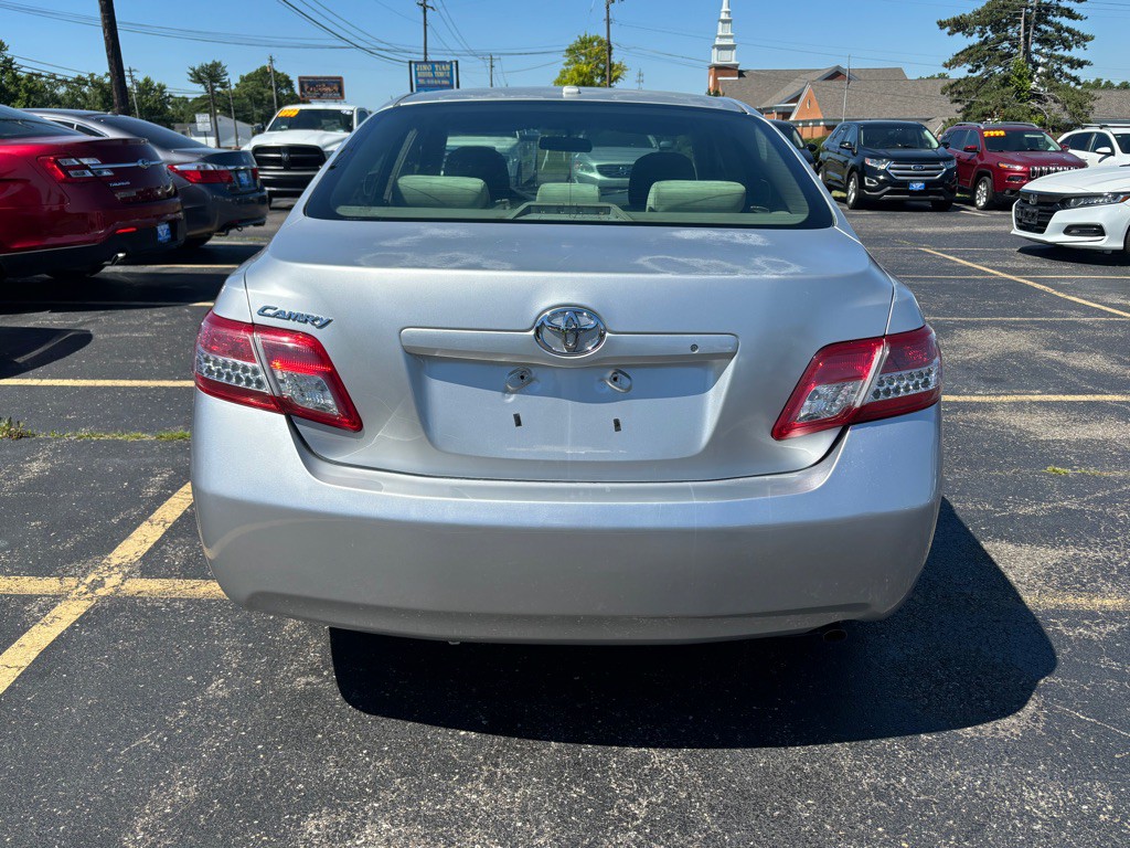 2011 Toyota Camry Image 3