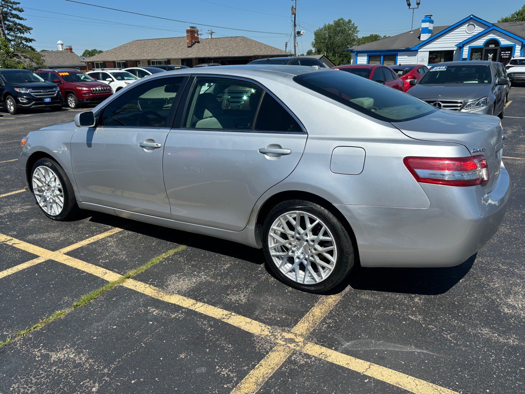 2011 Toyota Camry Image 4