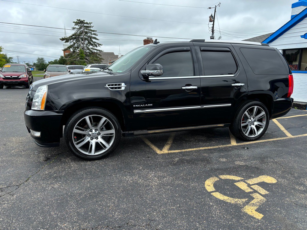 2012 Cadillac Escalade Image 1