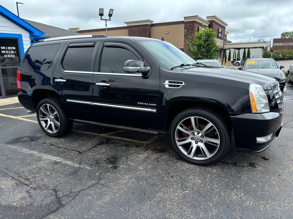2012 Cadillac Escalade Image 3