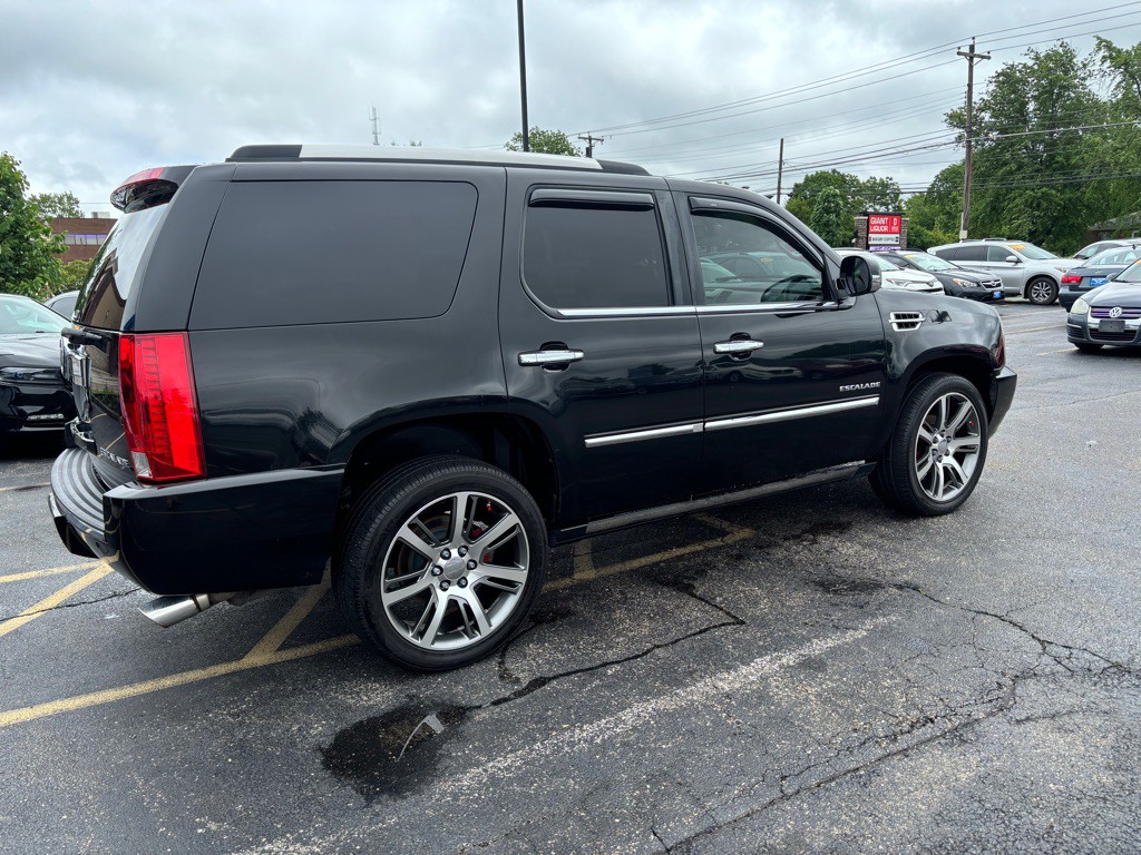 2012 Cadillac Escalade Image 4