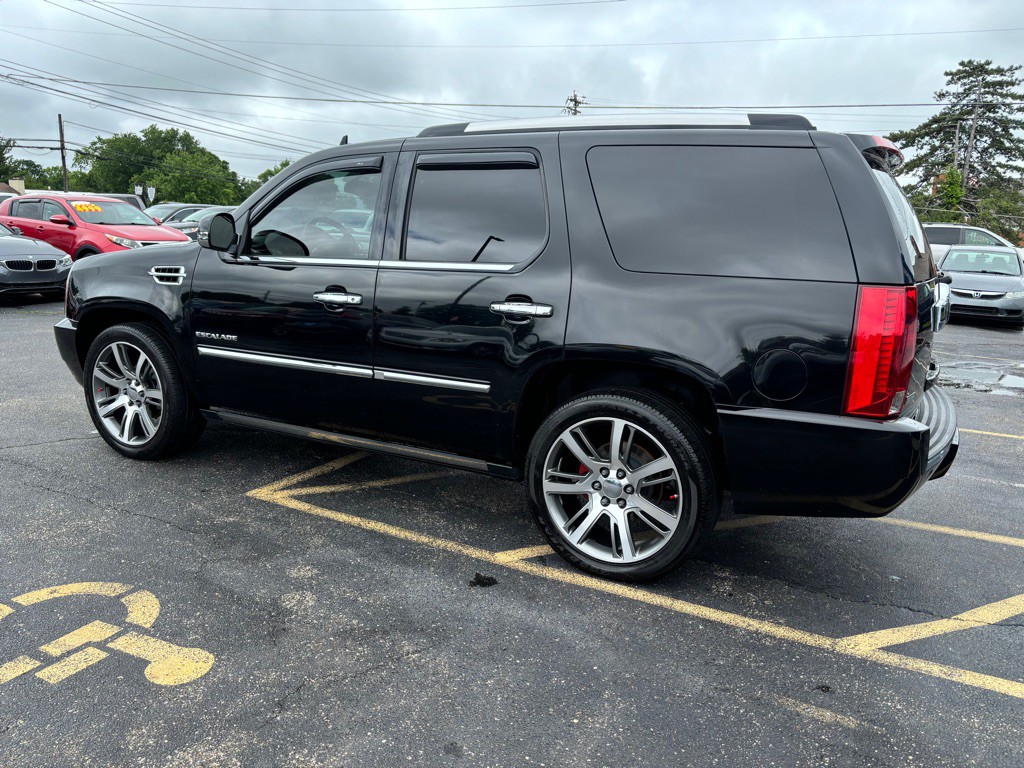 2012 Cadillac Escalade Image 6