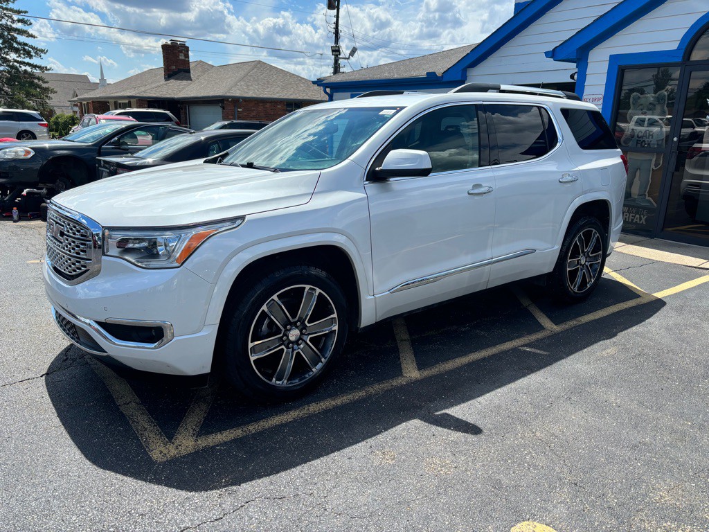 2017 GMC Acadia Image 1