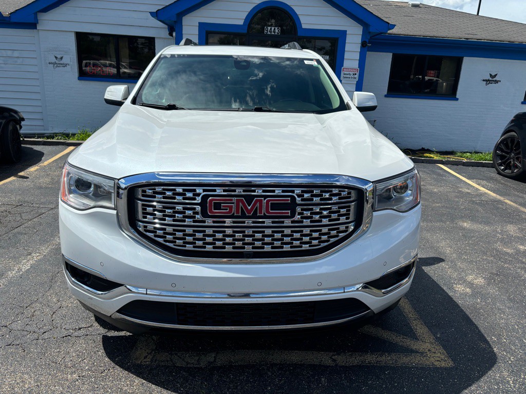 2017 GMC Acadia Image 2