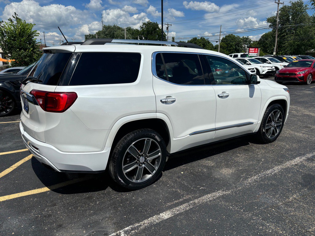 2017 GMC Acadia Image 4