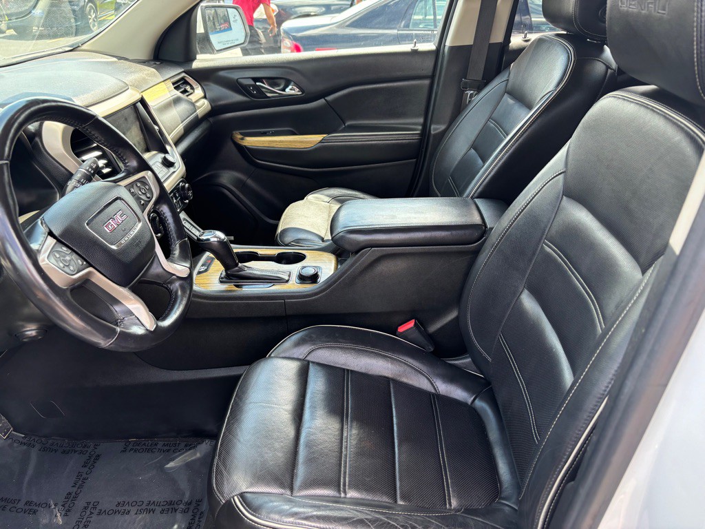 2017 GMC Acadia Image 7