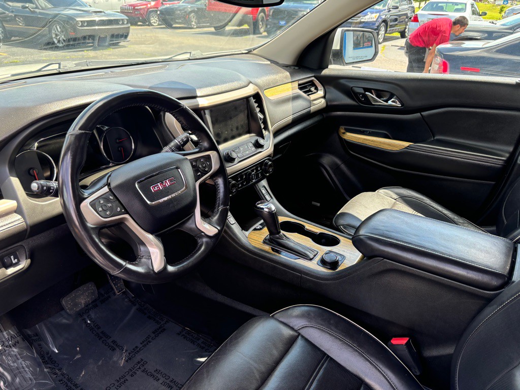 2017 GMC Acadia Image 8