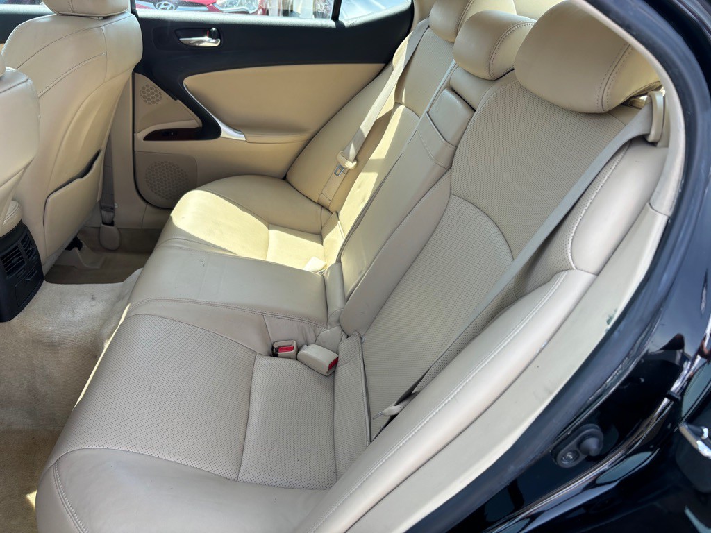 2007 Lexus IS Image 9