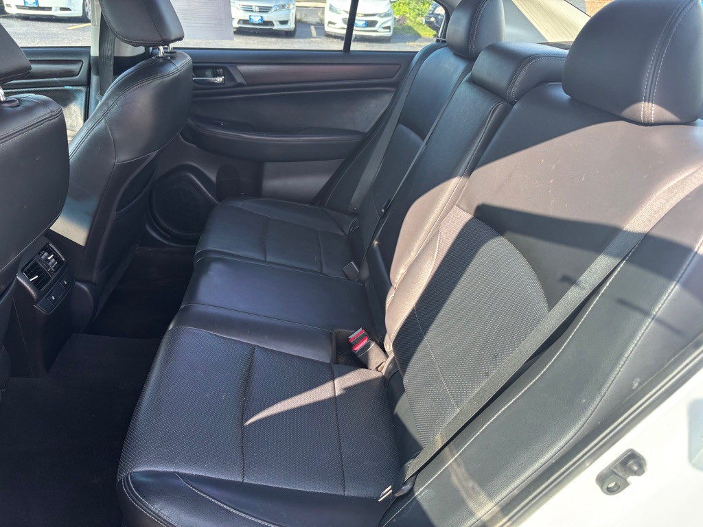 2015 Subaru Legacy Image 10