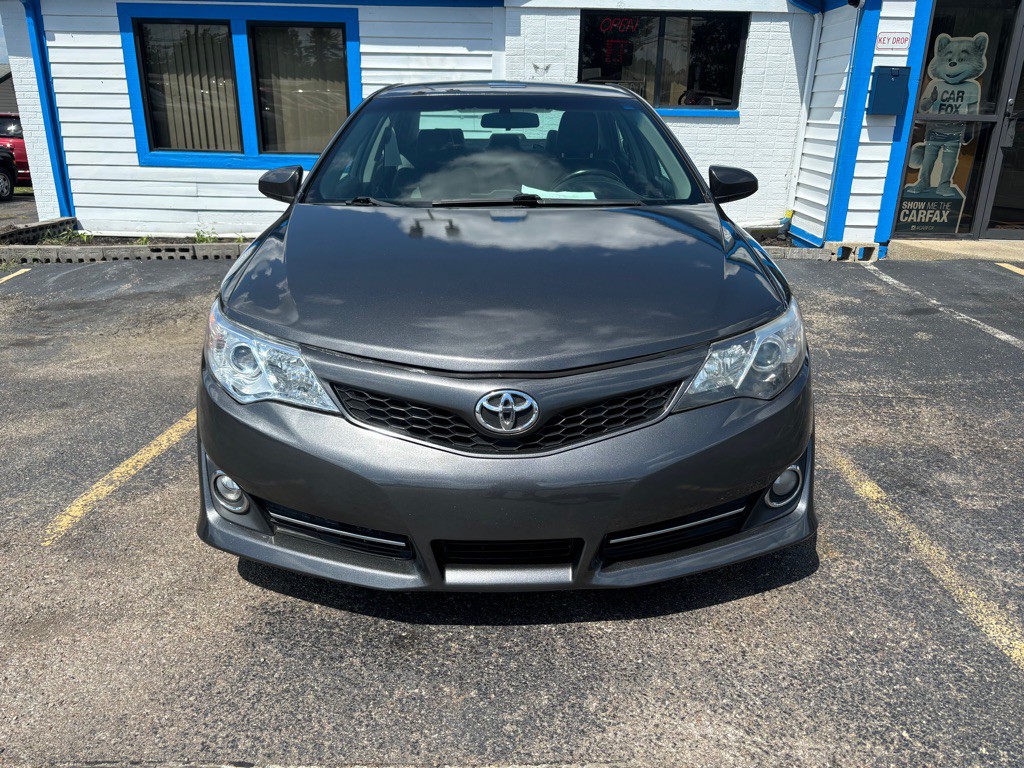 2012 Toyota Camry Image 2