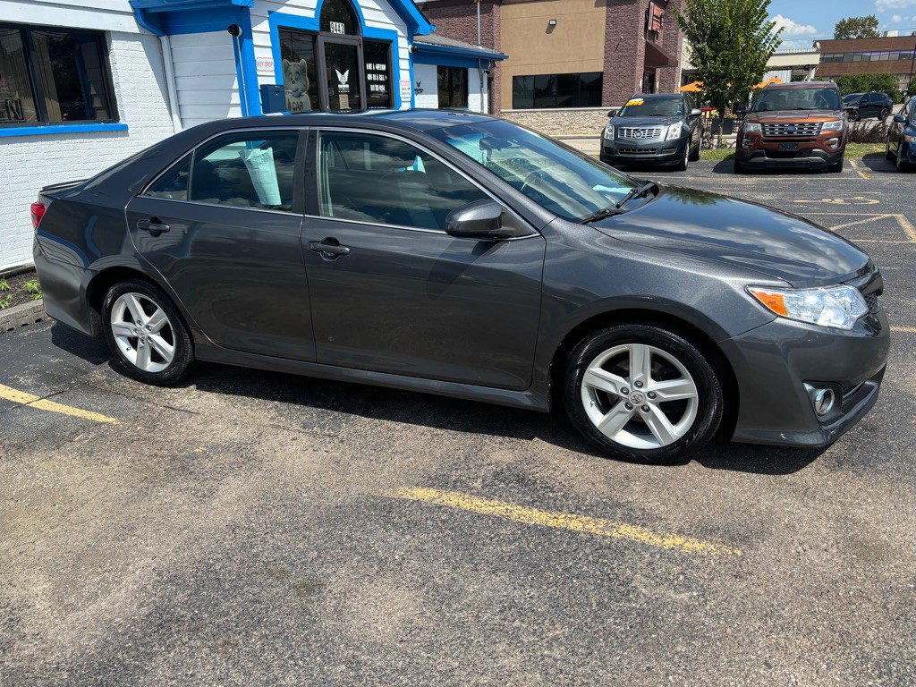 2012 Toyota Camry Image 3