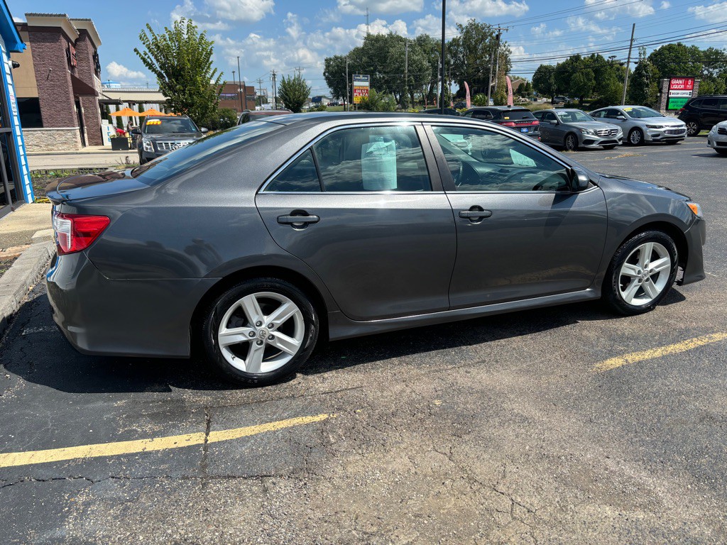 2012 Toyota Camry Image 4