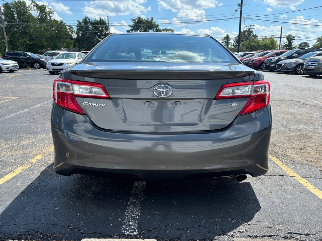 2012 Toyota Camry Image 5