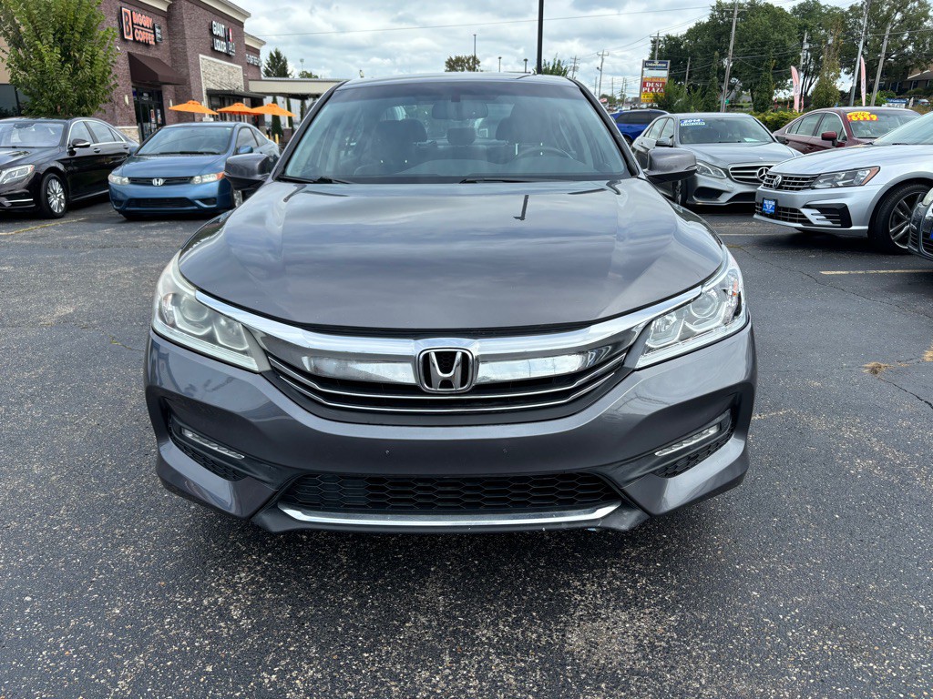 2017 Honda Accord Image 2