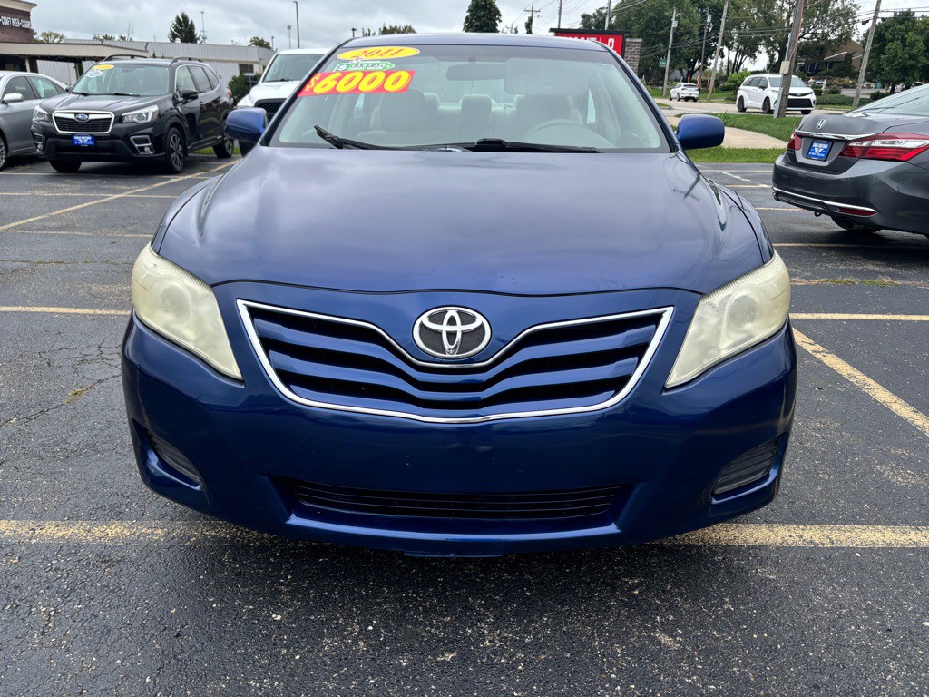 2011 Toyota Camry Image 2
