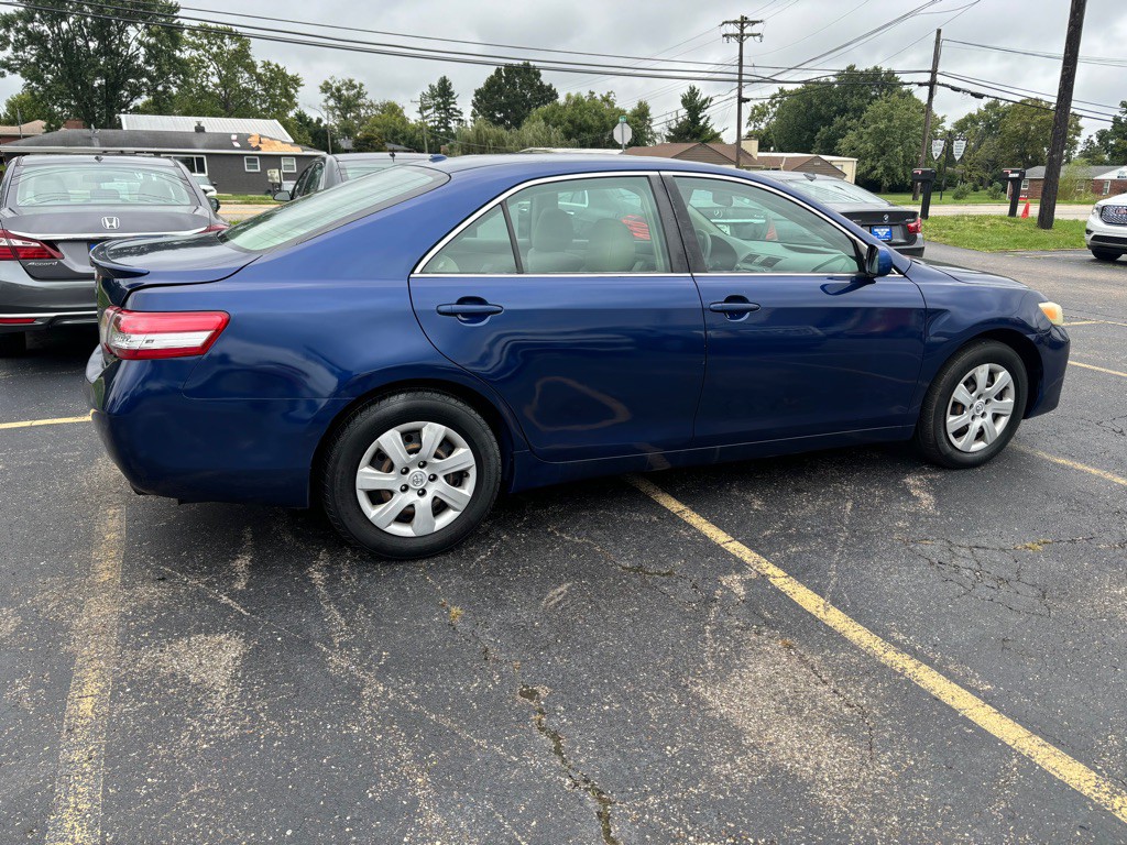 2011 Toyota Camry Image 4