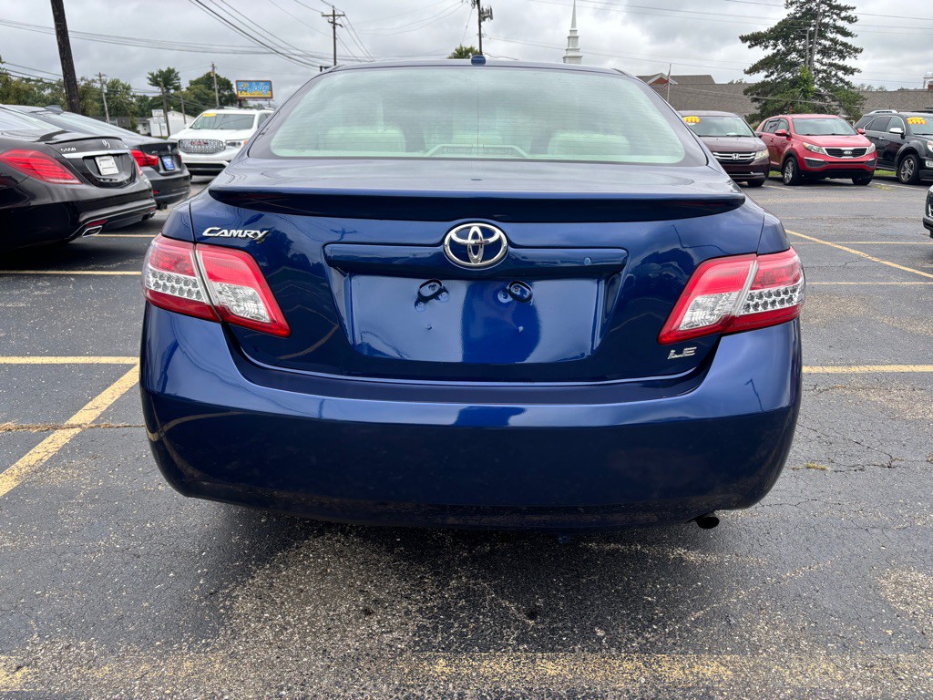2011 Toyota Camry Image 5