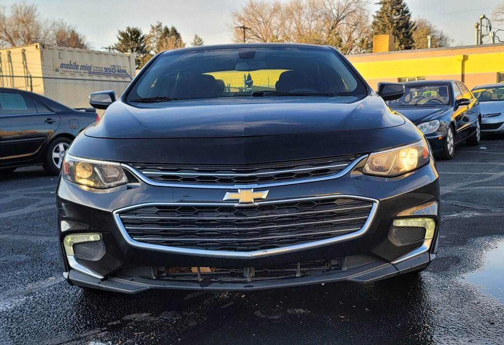 2017 Chevrolet Malibu Image 2