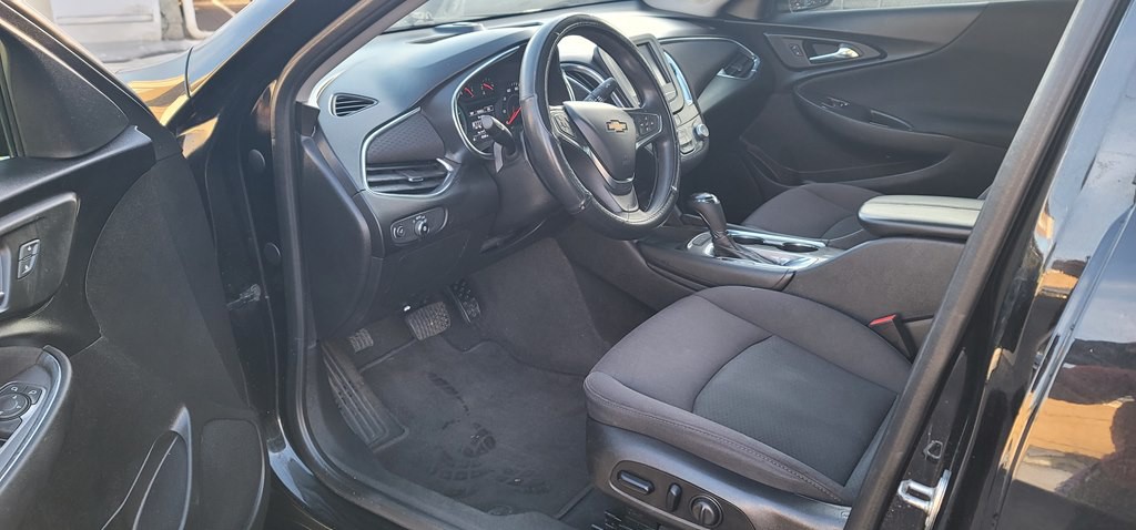 2017 Chevrolet Malibu Image 8