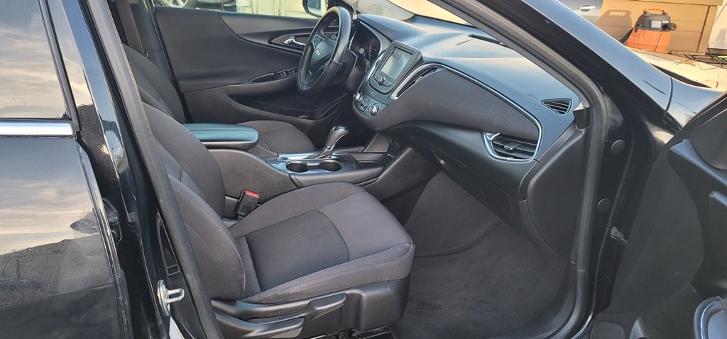 2017 Chevrolet Malibu Image 10
