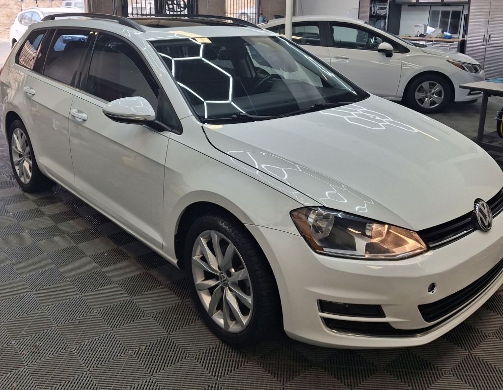 2017 Volkswagen Golf Image 1