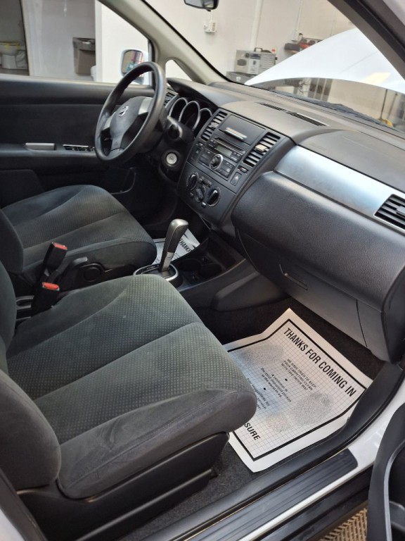 2012 Nissan Versa Image 2