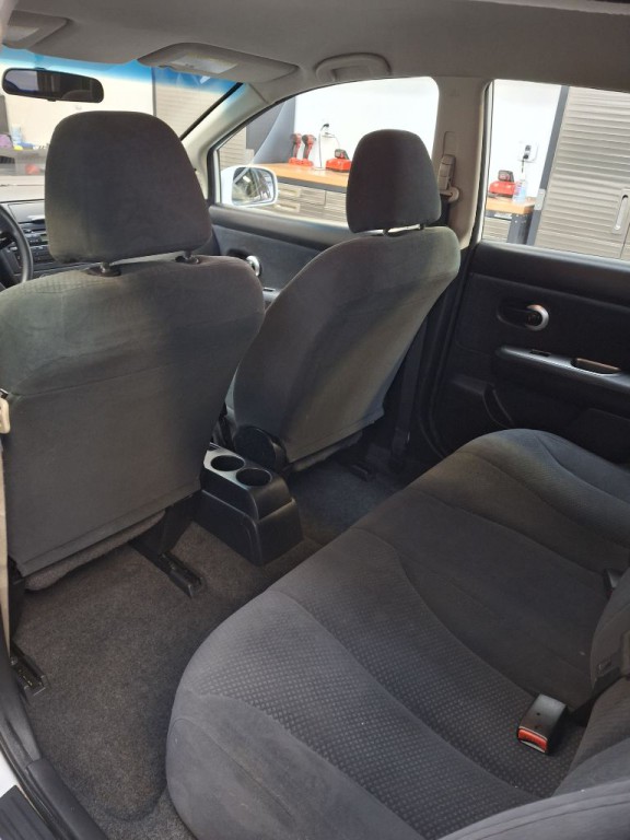 2012 Nissan Versa Image 4