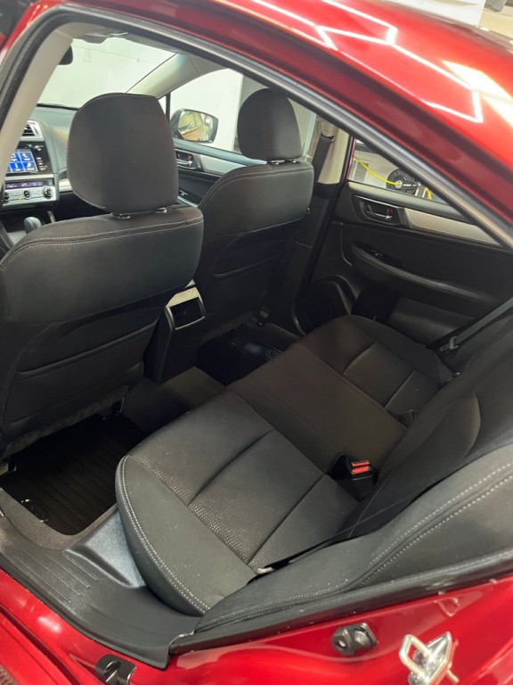 2016 Subaru Legacy Image 9