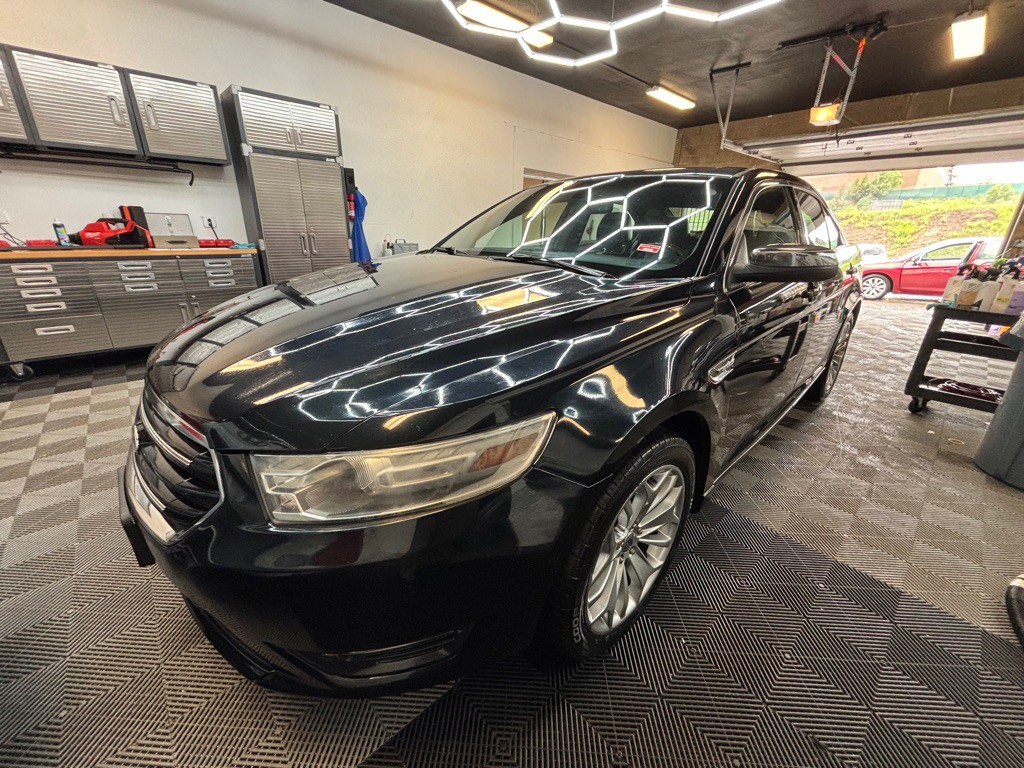 2014 Ford Taurus Image 1