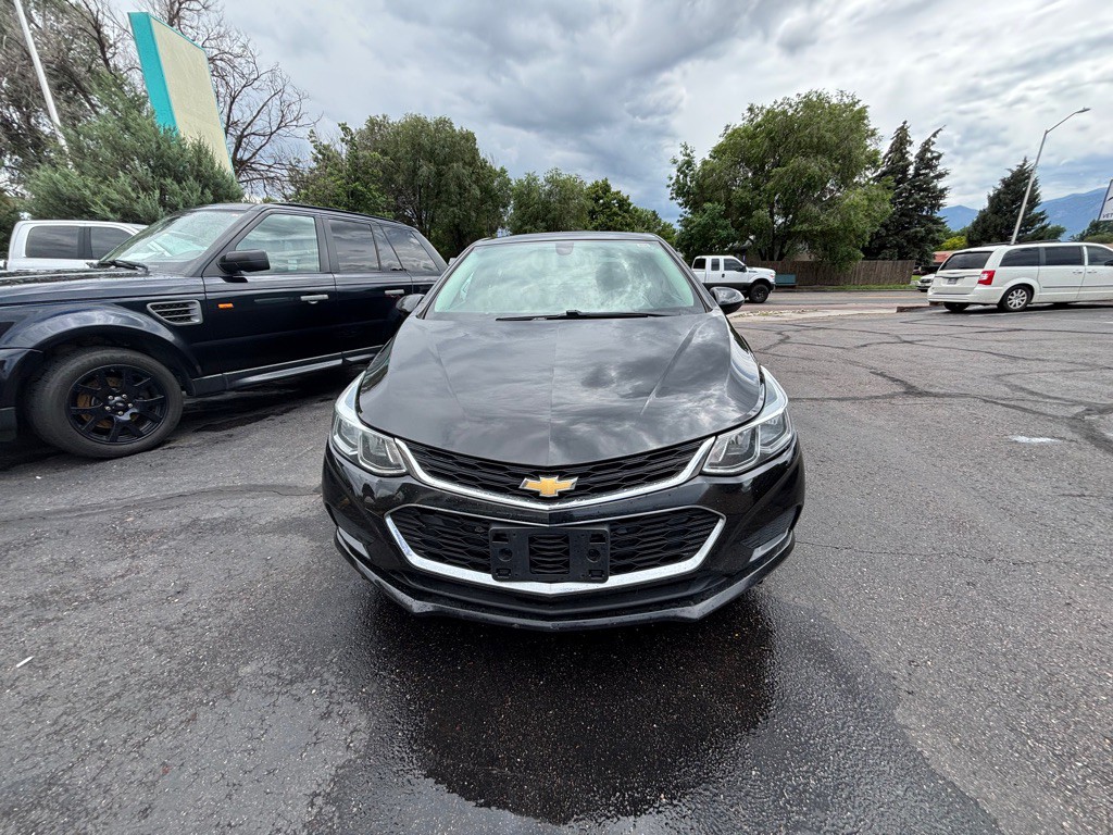 2017 Chevrolet Cruze Image 2
