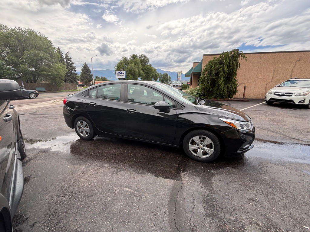 2017 Chevrolet Cruze Image 4