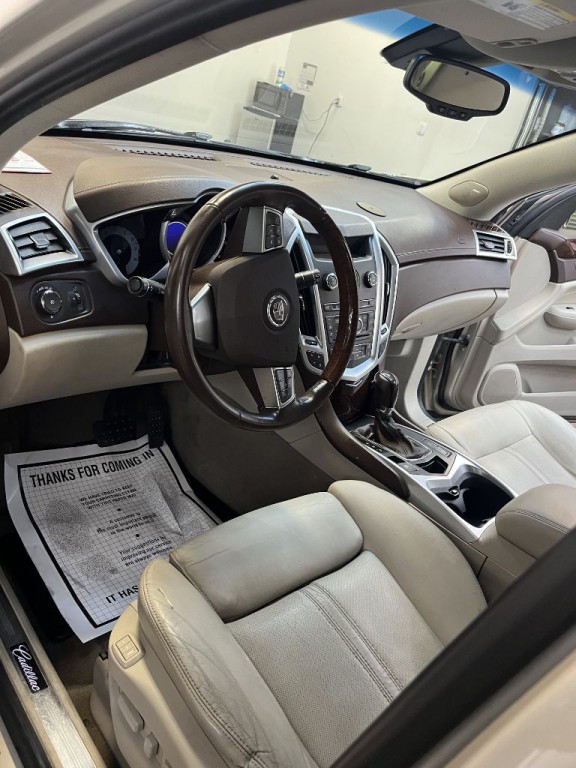 2011 Cadillac SRX Image 16