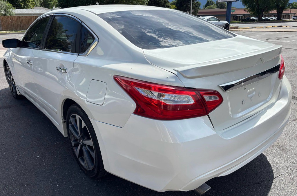 2016 Nissan Altima Image 8