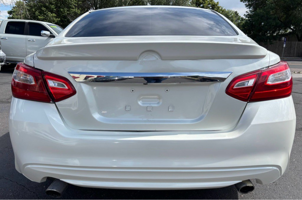 2016 Nissan Altima Image 9