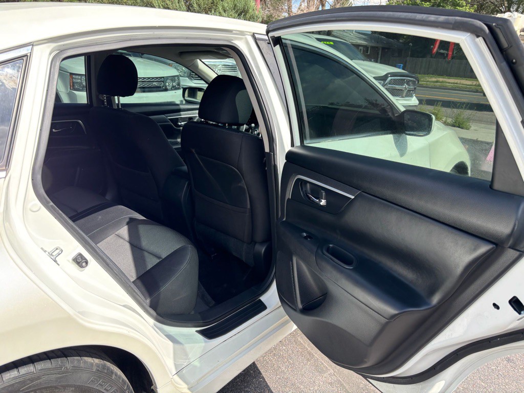 2016 Nissan Altima Image 13