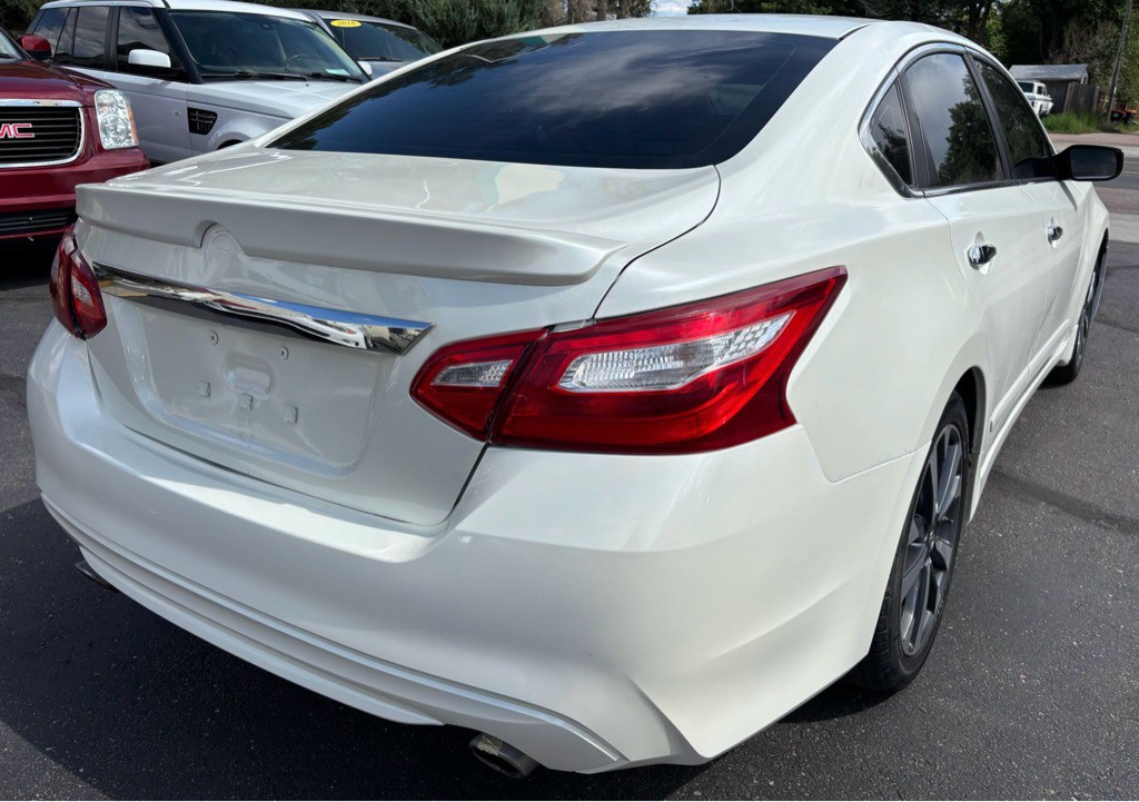 2016 Nissan Altima Image 11