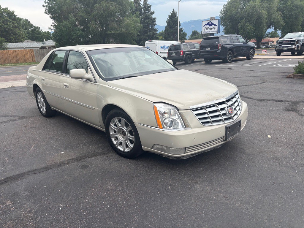 2011 Cadillac DTS Image 3