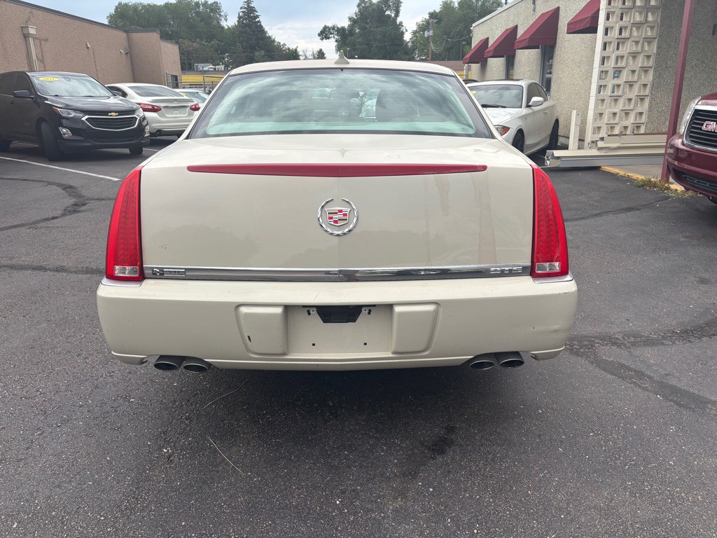 2011 Cadillac DTS Image 5