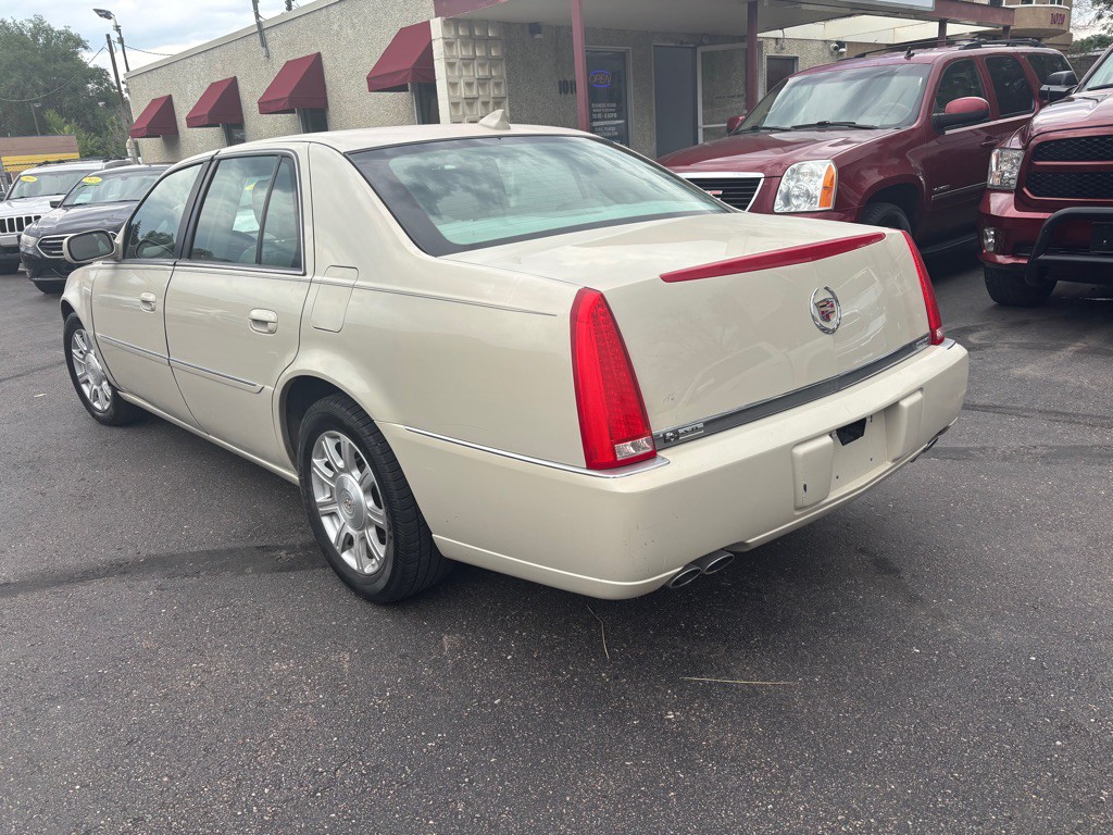 2011 Cadillac DTS Image 6