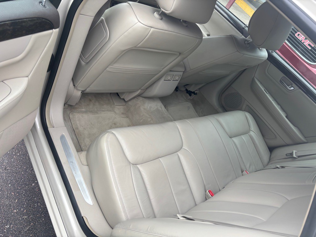 2011 Cadillac DTS Image 7