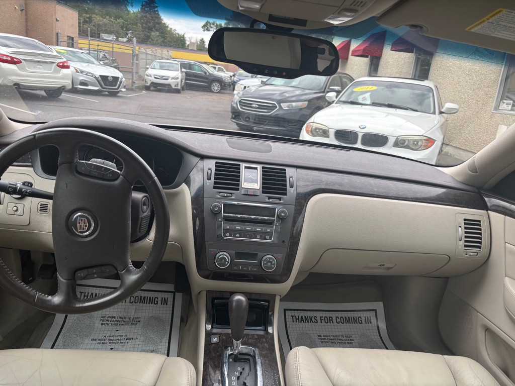 2011 Cadillac DTS Image 10