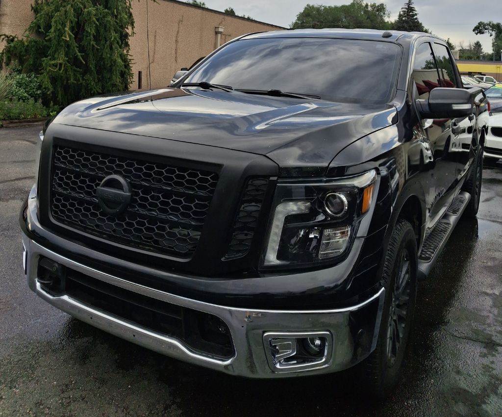 2019 Nissan Titan Image 2